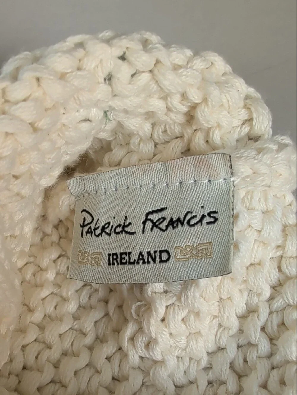 Quills Patrick Francis Aran Celtic Cream Knit PomPom Beanie Hat  W/Green Clover
